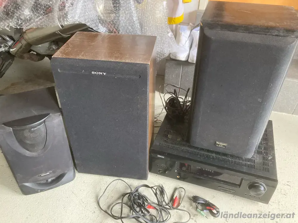 Verstärker mit Radio und Boxen Verstärker mit Radio und Boxen