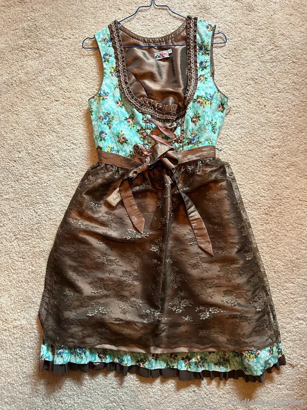Dirndl & Bluse Dirndl & Bluse