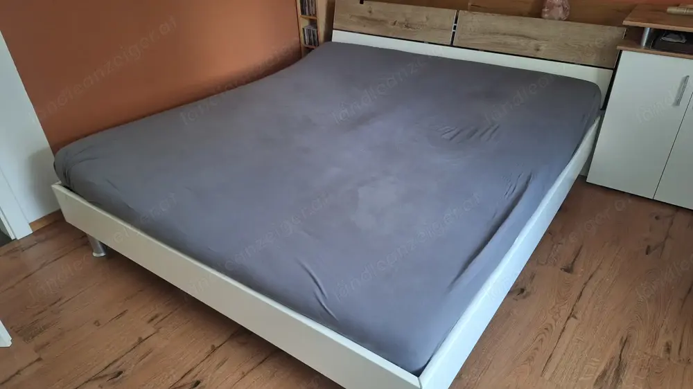 Günstig, aber top! Doppel Bett, mit Lattenrost, 180x 200 Meter, mit Matratze Günstig, aber top! Doppel Bett, mit Lattenrost, 180x 200 Meter, mit Matratze