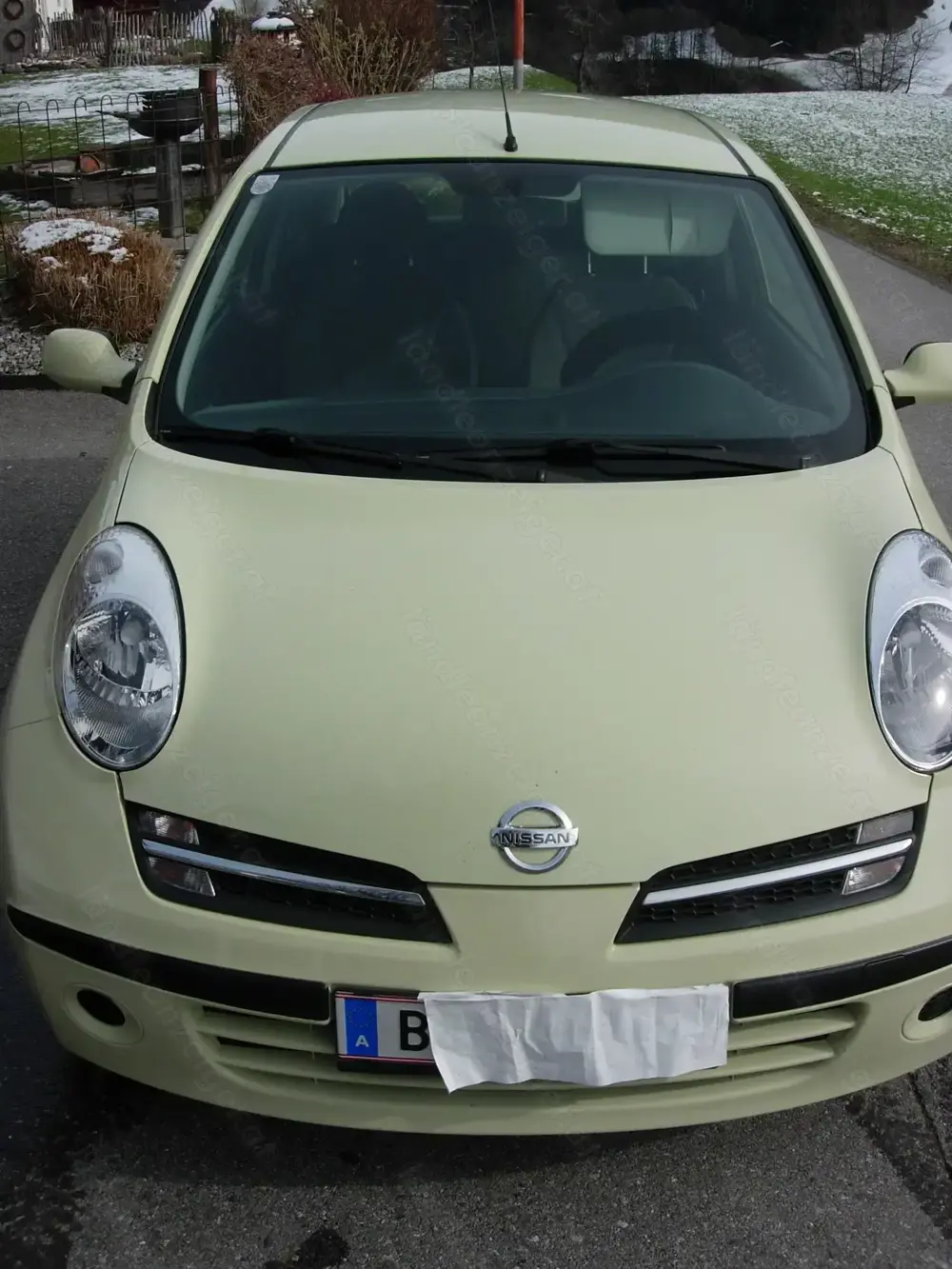 Nissan Micra mit neuem Pickerl. Nissan Micra mit neuem Pickerl.