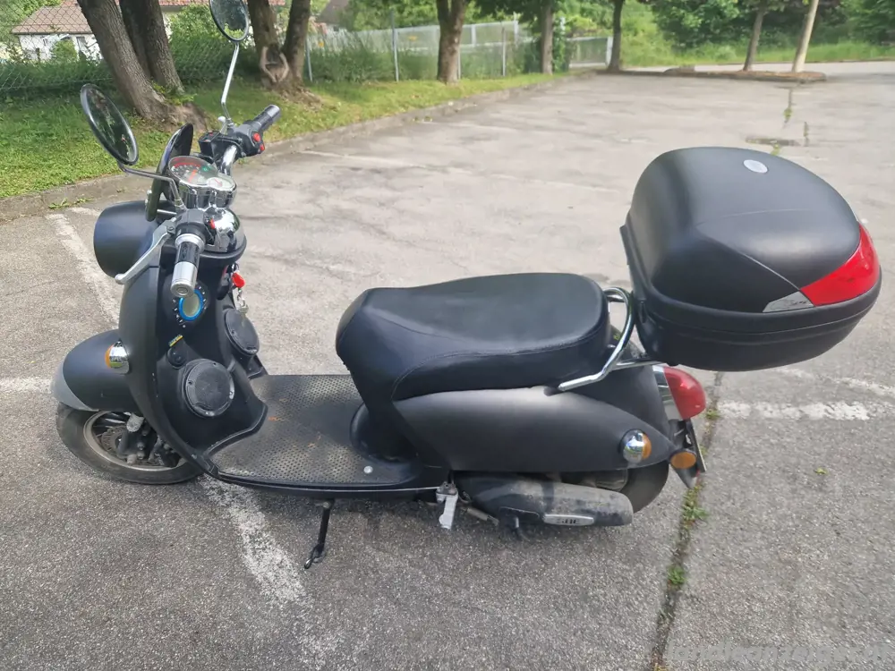 SNE Streetsound Elektro-roller 
