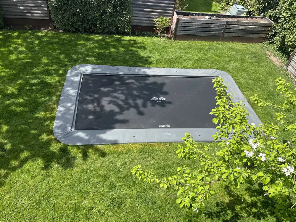 Ebenerdiges Trampolin 300x500 cm Ebenerdiges Trampolin 300x500 cm