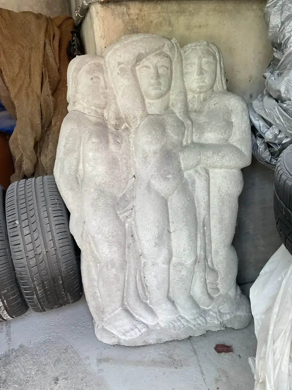 Wandrelief " Balinesische Frauen" aus Beton Wandrelief " Balinesische Frauen" aus Beton