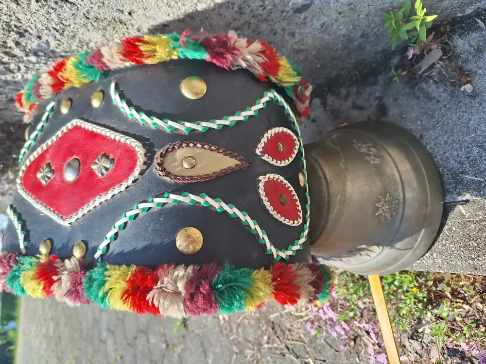 Kuhglocken mit Lederriemen Kuhglocken mit Lederriemen