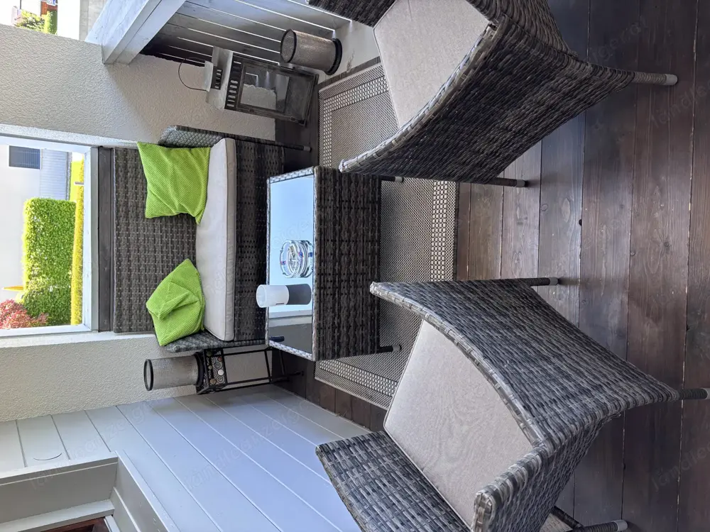 Kleine Lounge mit Tisch Kleine Lounge mit Tisch