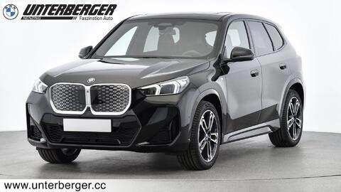 BMW iX1 xDrive30 M Sportpaket // DAB Tuner // Anhängerkupplung BMW iX1 xDrive30 M Sportpaket // DAB Tuner // Anhängerkupplung