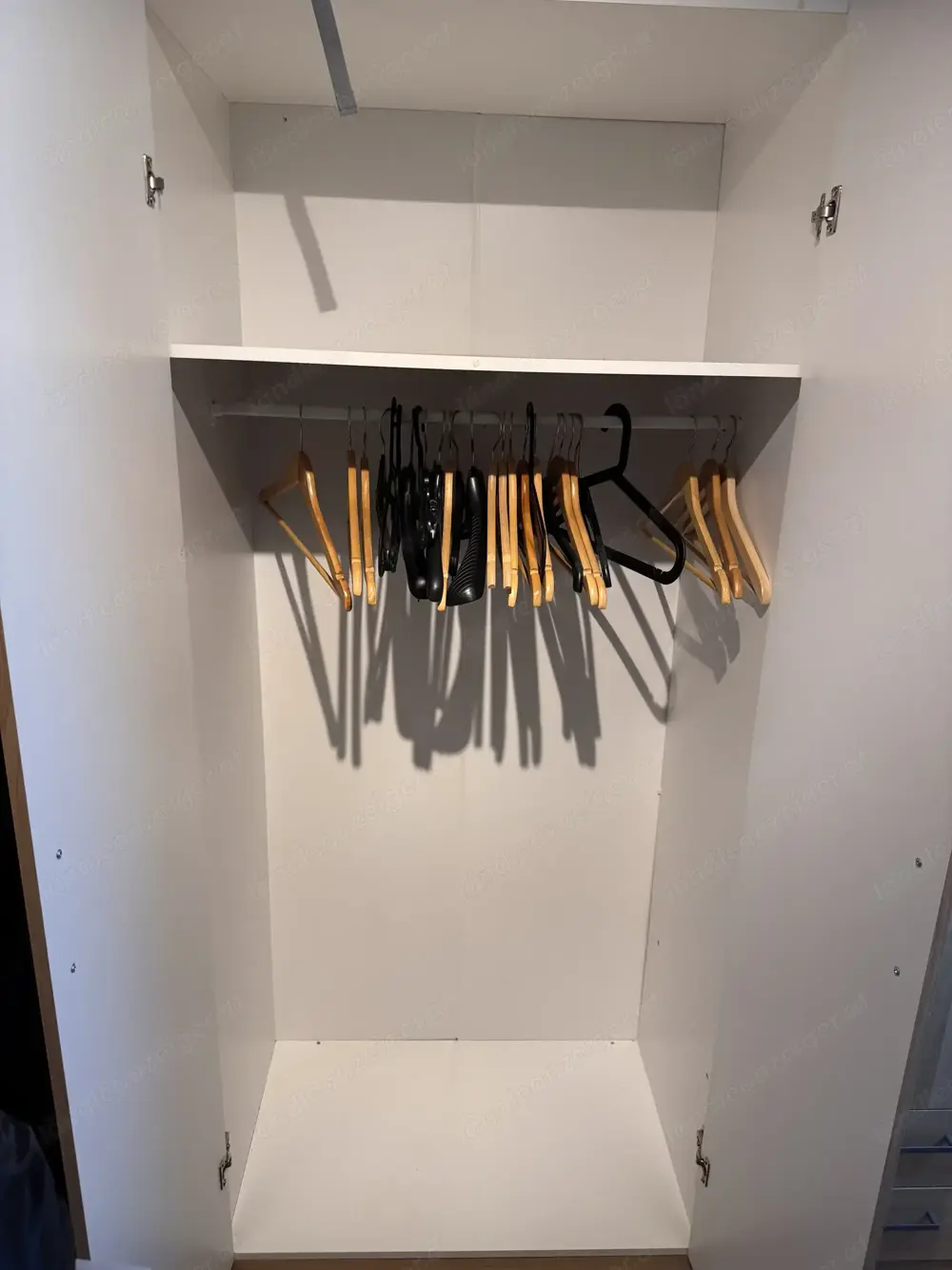Kleiderschrank - guter Zustand Kleiderschrank - guter Zustand