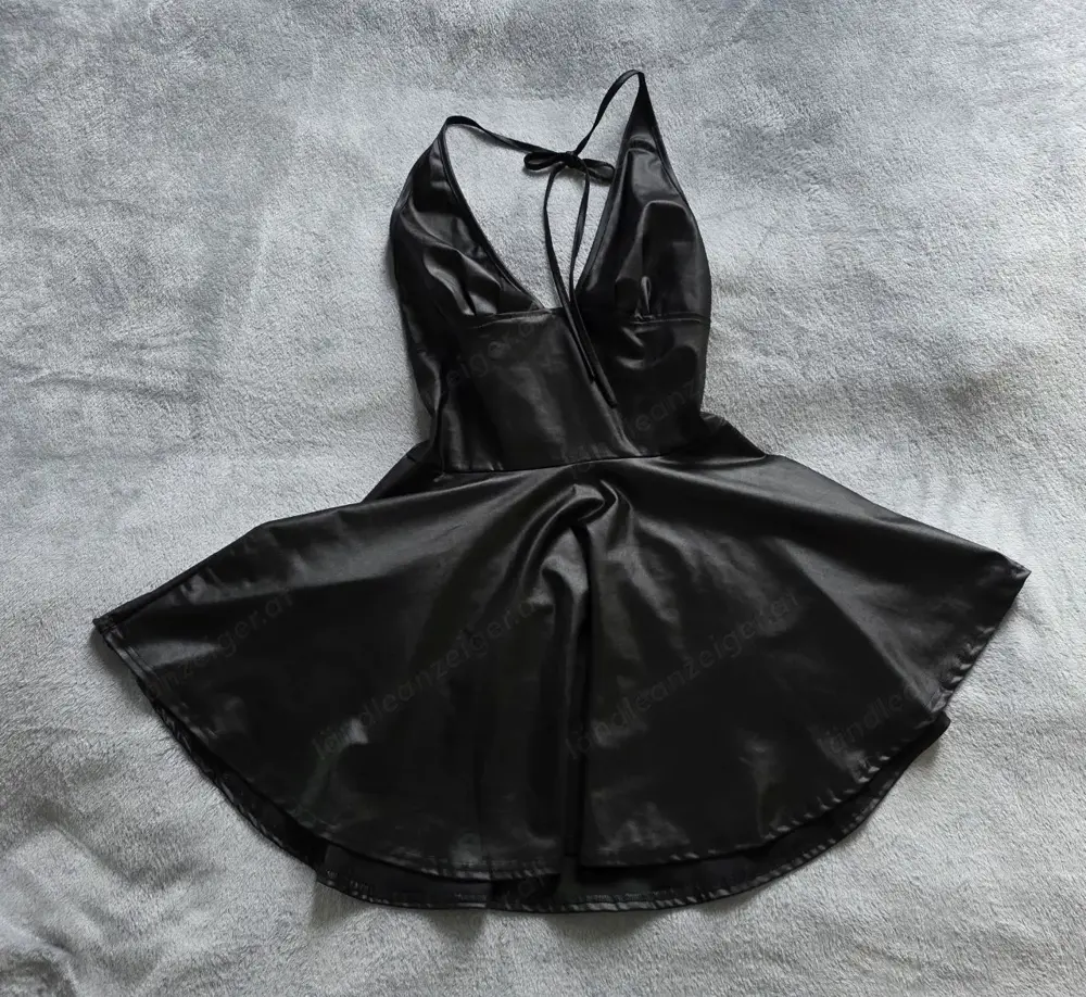 Schwarzes Wetlook Kleid Schwarzes Wetlook Kleid