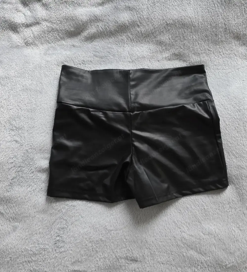 Schwarze Wetlook-Shorts Nur Versand Schwarze Wetlook-Shorts Nur Versand