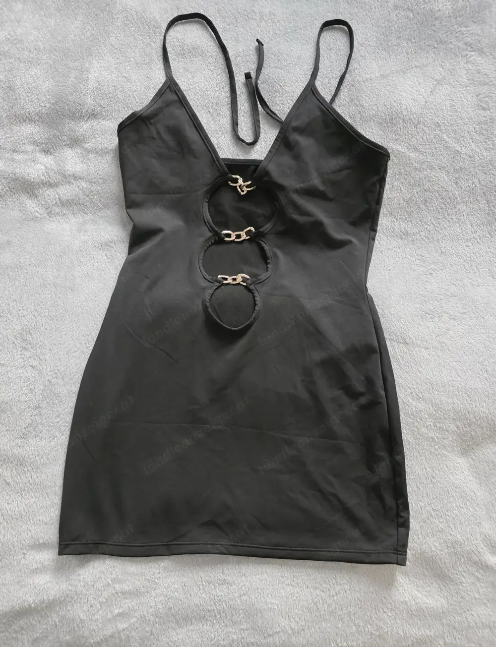 Schwarze Kleider   sexy, auffällig, vielseitig   Pro Kleid: 45 EUR   Nur Versand