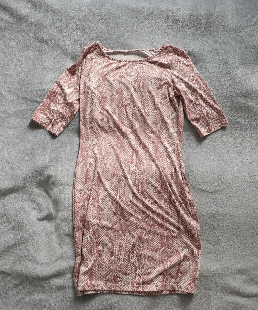 Kleid mit Schlangenmuster   Stretch   Nur Versand