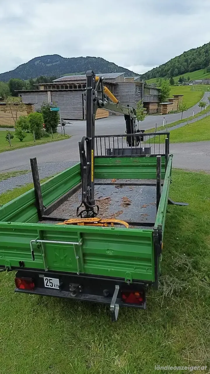 Traktoranhänger 3 seiten Kipper mit Kran 6 to