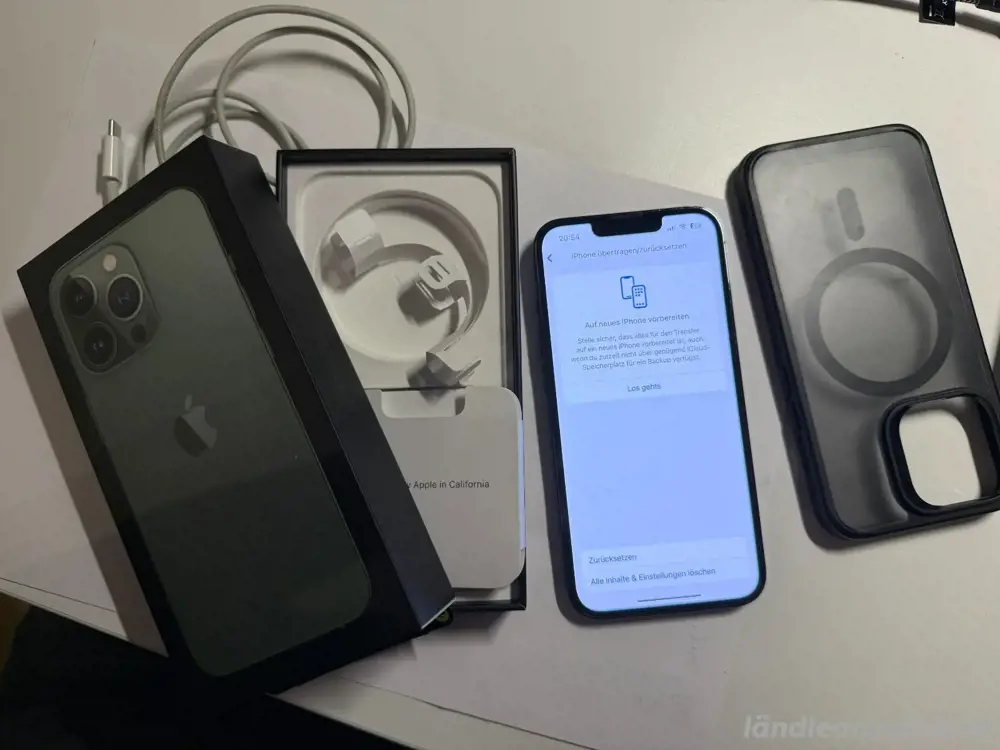 iPhone 13 Pro (256GB). iPhone 13 Pro (256GB).