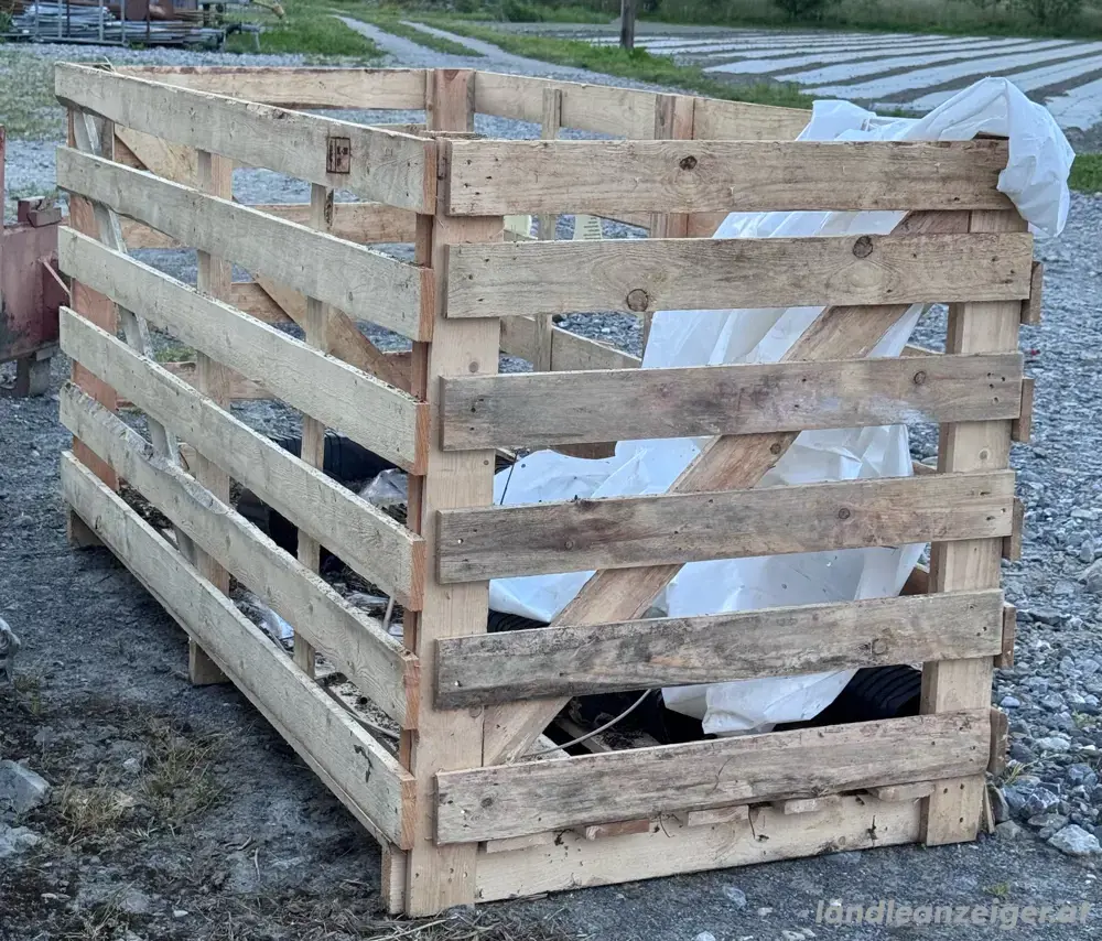 Holz Kiste ca. 2m x 1m