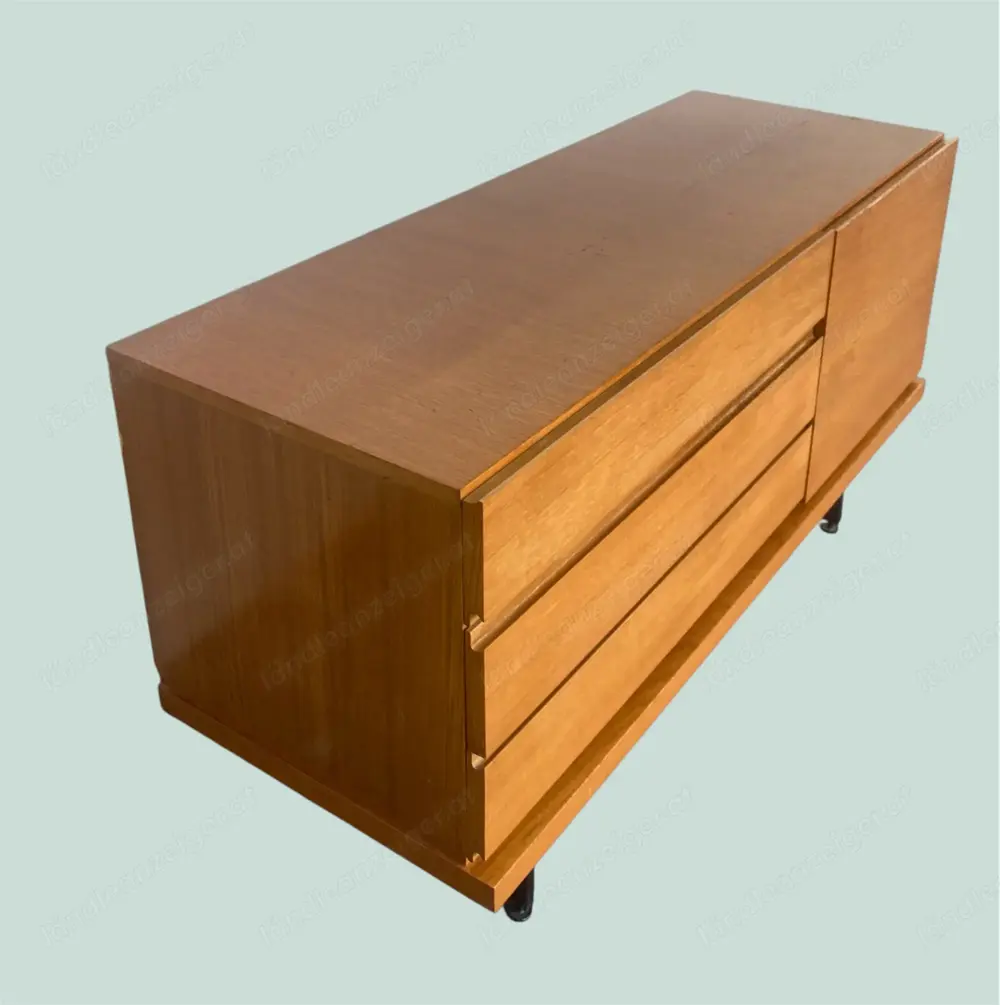 Sideboard Teak aus den 1960er Jahren, authentic vintage (mit Gebrauchsspuren) Sideboard Teak aus den 1960er Jahren, authentic vintage (mit Gebrauchsspuren)