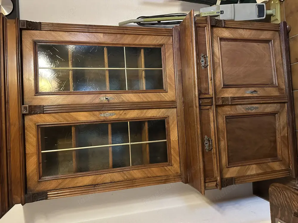 Wunderschöner alter Schrank Wunderschöner alter Schrank