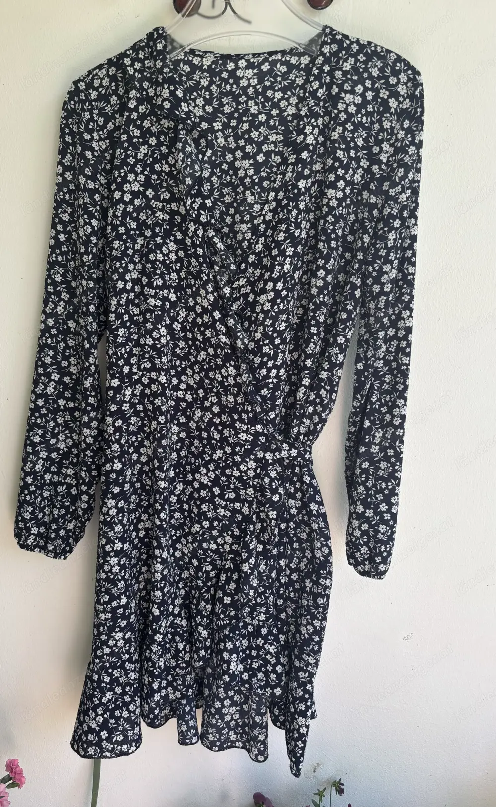 Blau weißes langarm Wickelkleid Blau weißes langarm Wickelkleid