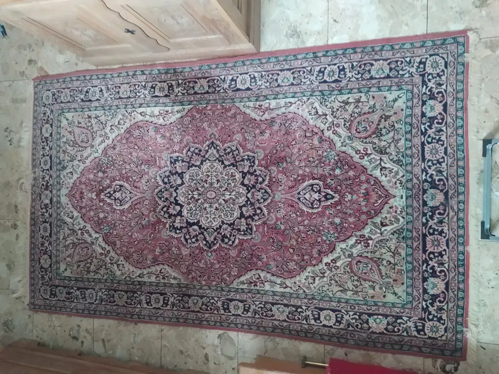 Orientteppich, Maße 220x130 cm, , Nichtraucherhaushalt. Orientteppich, Maße 220x130 cm, , Nichtraucherhaushalt.