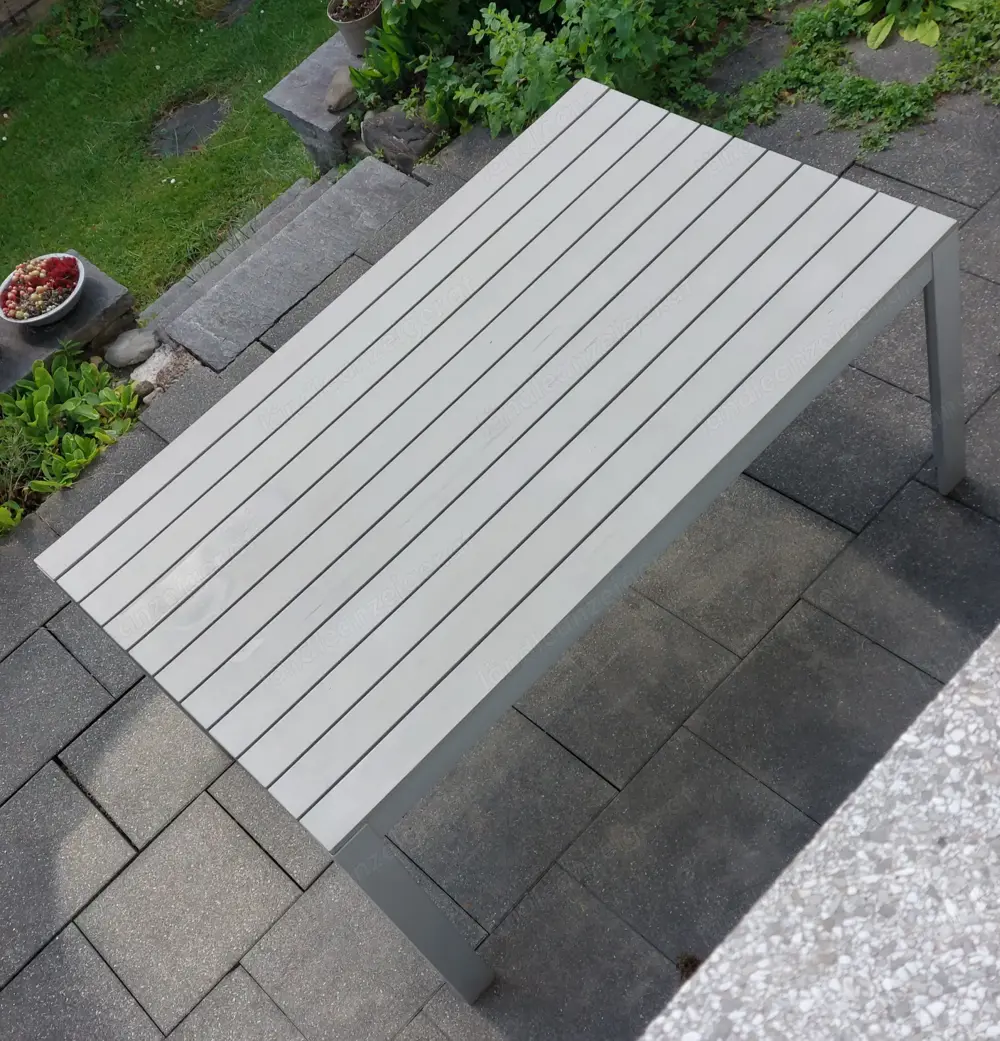 Gartentisch (LxBxH ca. 1,6 x1,0 x 0,76 m) Gartentisch (LxBxH ca. 1,6 x1,0 x 0,76 m)