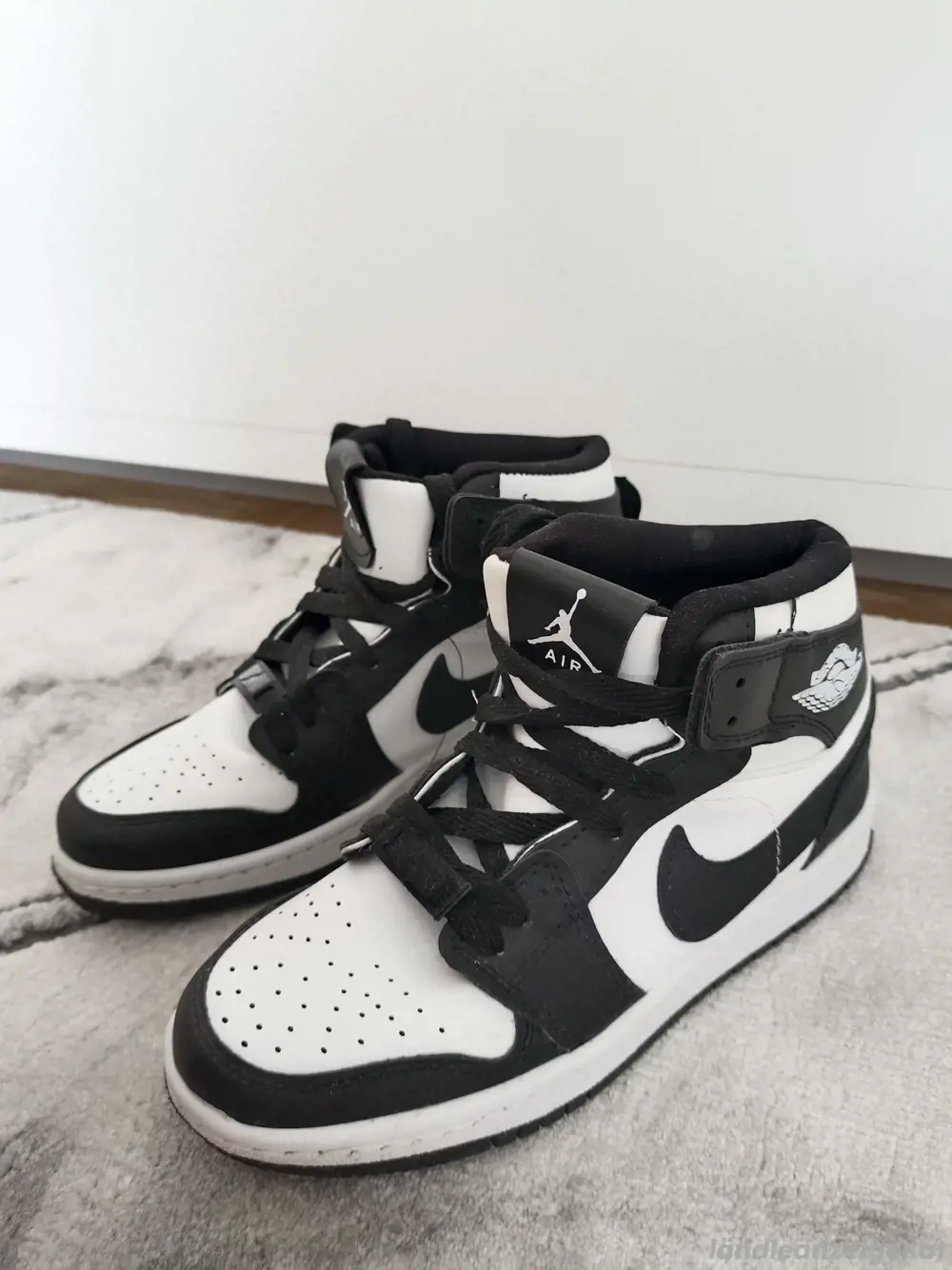 Air Jordan 1 Mid Panda (Black White) Air Jordan 1 Mid Panda (Black White)