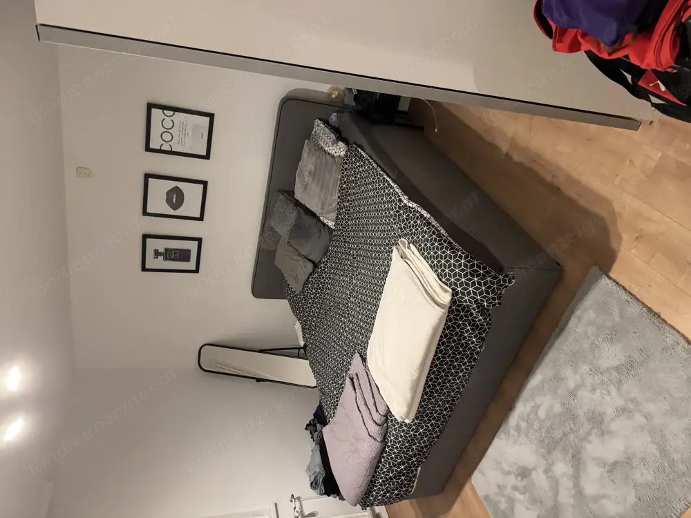 Bett ohne Matratzen zu verkaufen