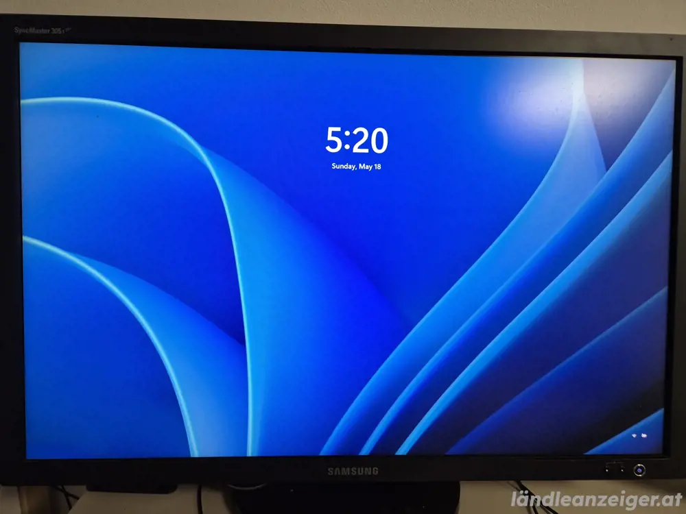 30" Display 30" Display