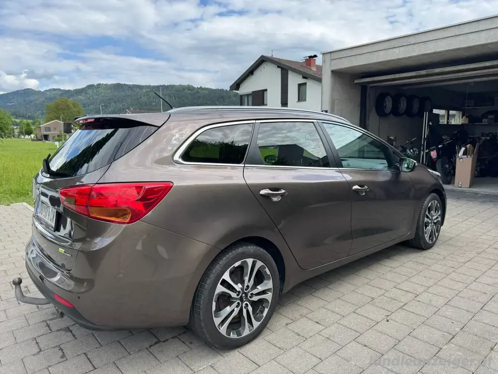 KIA Ceed Station Wagon Kombi - 65.000km - Bj 2014 KIA Ceed Station Wagon Kombi - 65.000km - Bj 2014