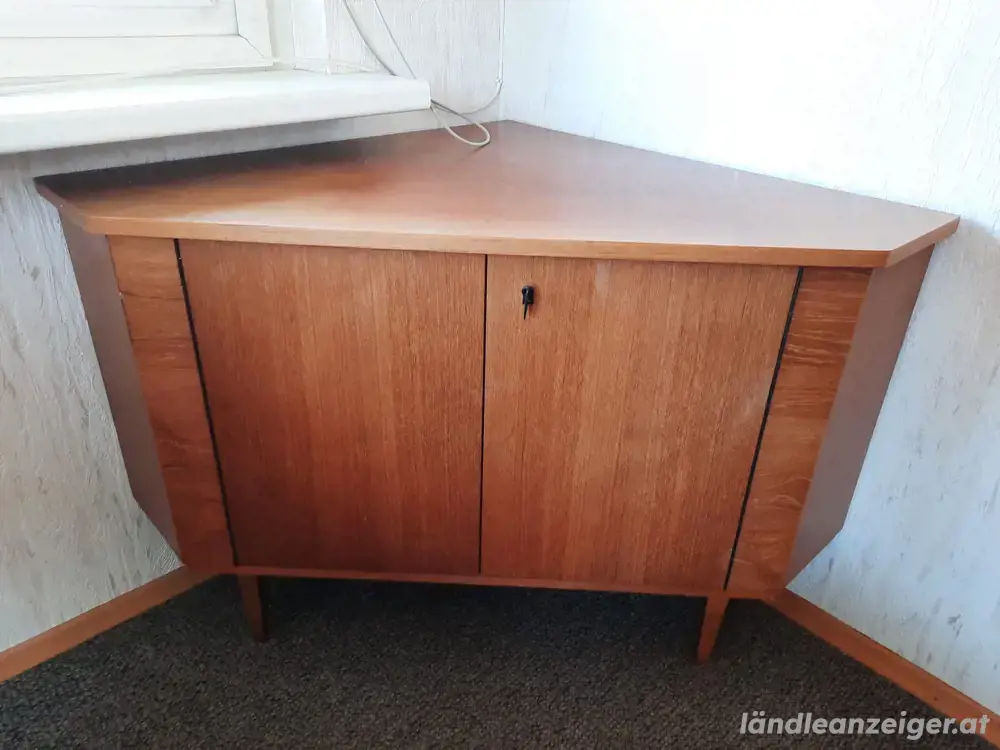 zu verschenken: Eck Schrank zu verschenken: Eck Schrank