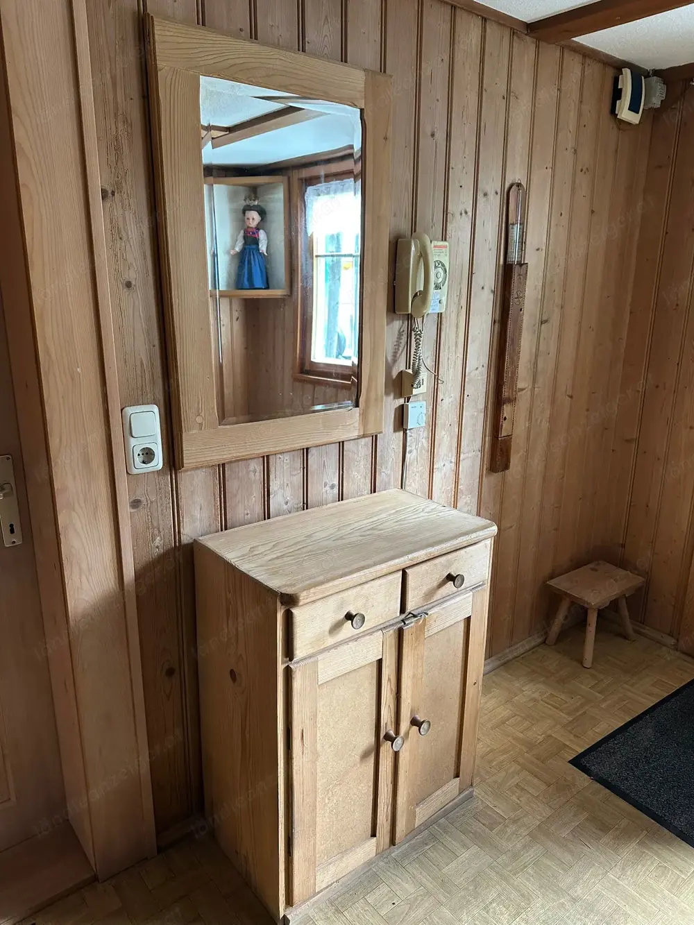 altes Holzkästchen und Spiegel altes Holzkästchen und Spiegel