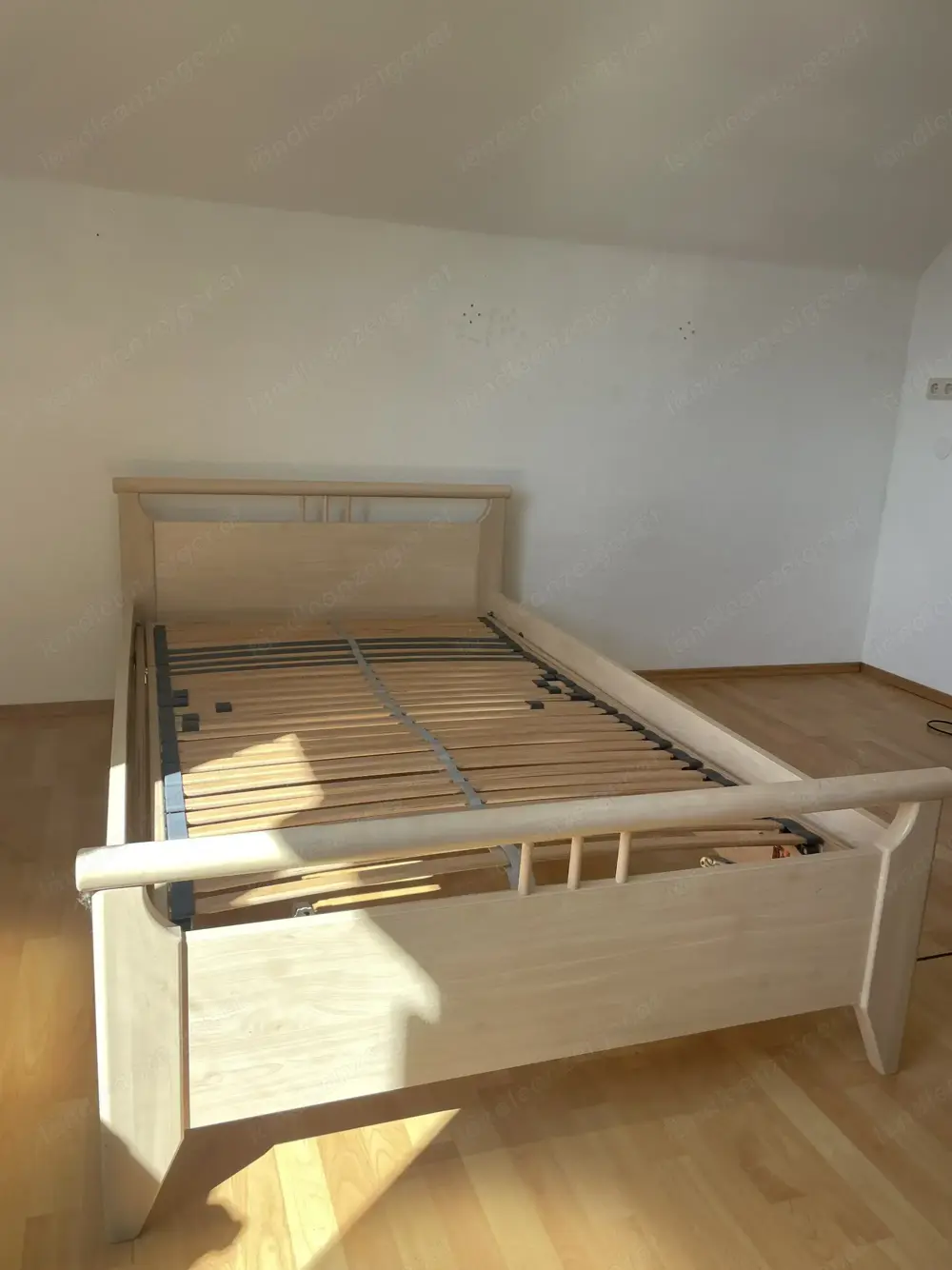 Bettgestell Holz mit Lehne OHNE Lattenrost Bettgestell Holz mit Lehne OHNE Lattenrost