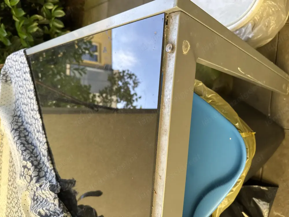 Esstisch mit schwarzem Glas Esstisch mit schwarzem Glas