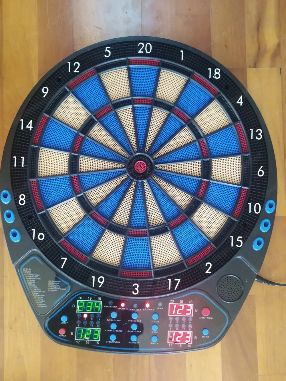 Dart-Spiel elektronisch inkl. Pfeile, Zubehör, Anleitung und Verpackung