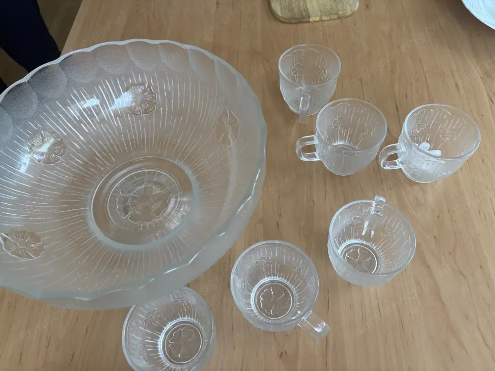 Glasschale für Bowle mit 6 Gläsern. Neu Glasschale für Bowle mit 6 Gläsern. Neu