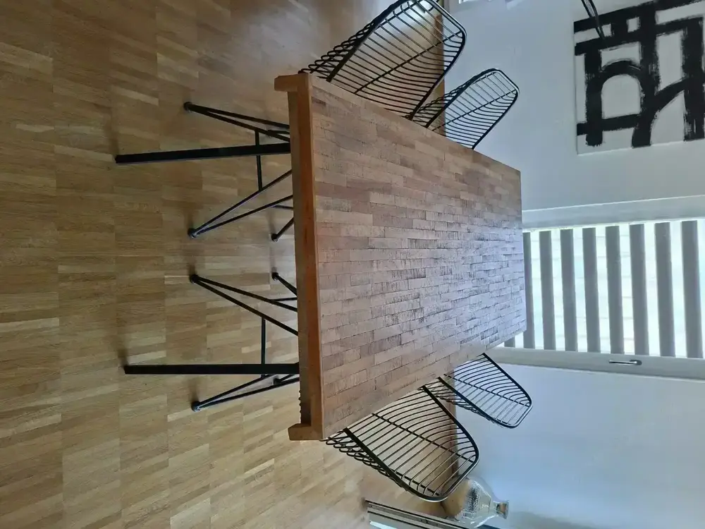 Esstisch mit 4 Stühlen Esstisch mit 4 Stühlen