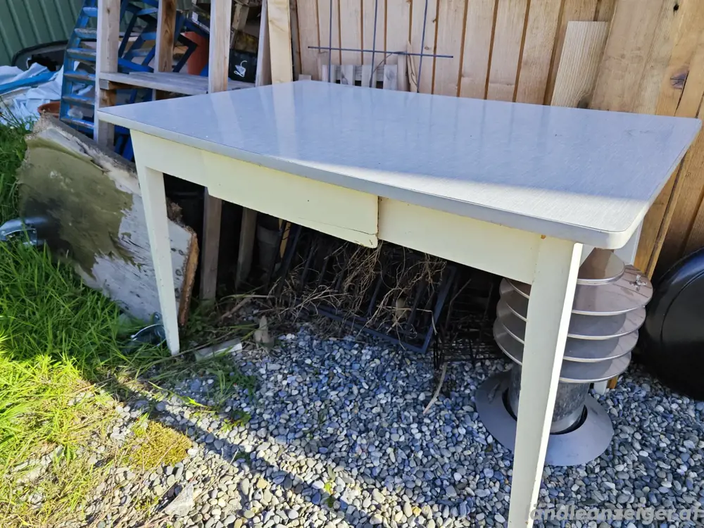 alter Tisch Vintage Gartentisch Deko alter Tisch Vintage Gartentisch Deko