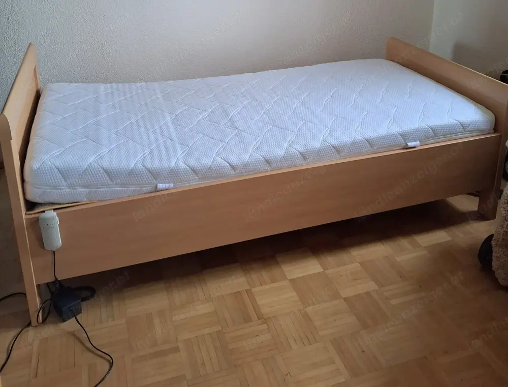 Bett, neuwertig, Pflegebett