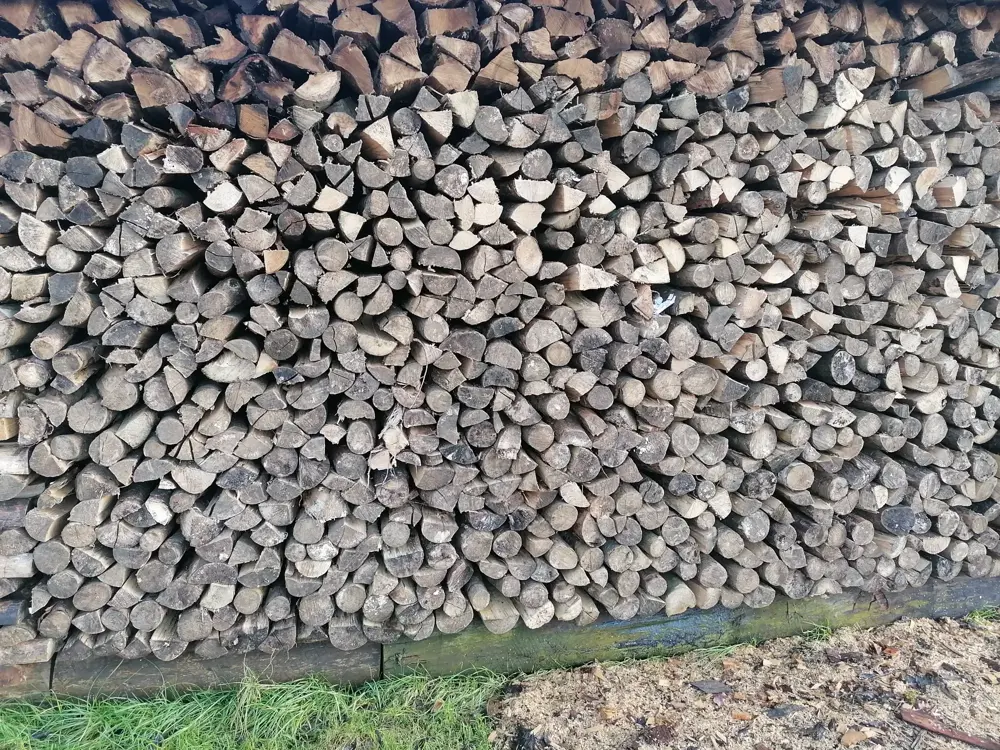 5 Meter Brennholz Esche Buche. 5 Meter Brennholz Esche Buche.