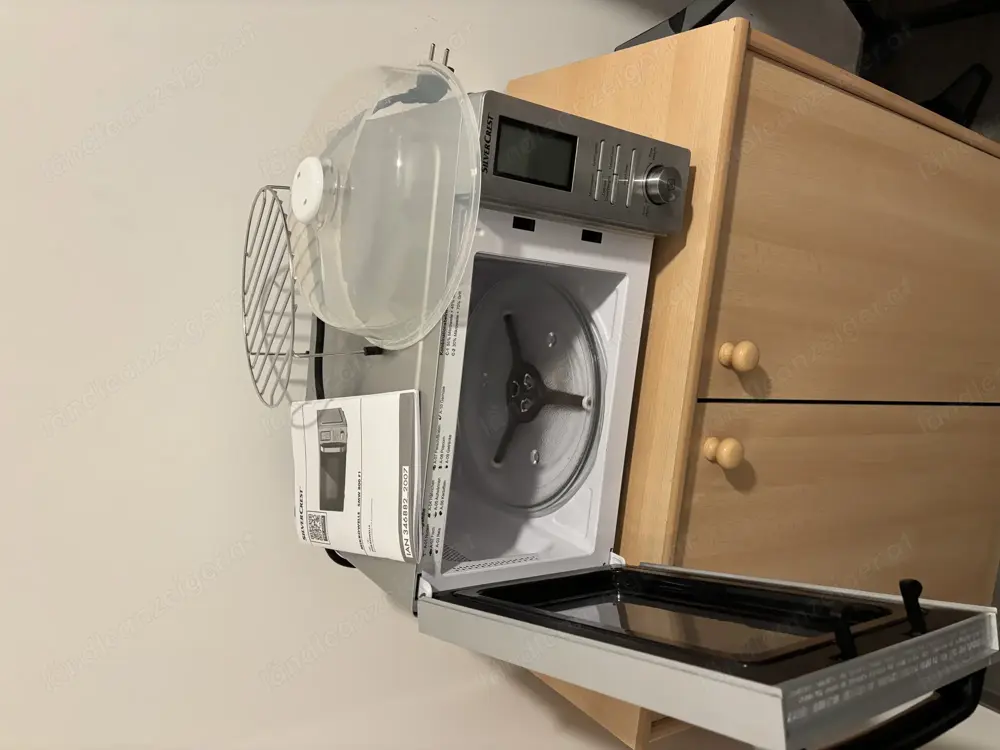 Mikrowelle 800 W - Betriebsbereit und in gutem Zustand mit vielen Funktionen Mikrowelle 800 W - Betriebsbereit und in gutem Zustand mit vielen Funktionen
