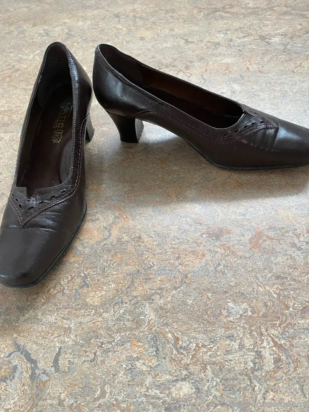braune Schuhe