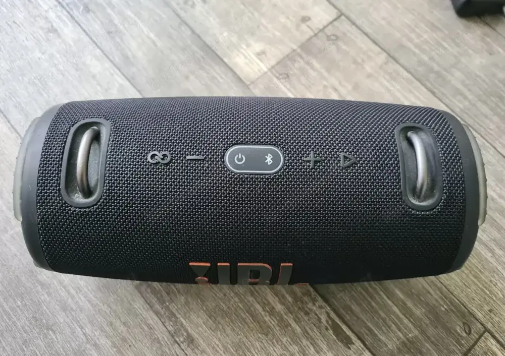 Verkaufe 2 JBL Box in schwarz und blau Verkaufe 2 JBL Box in schwarz und blau