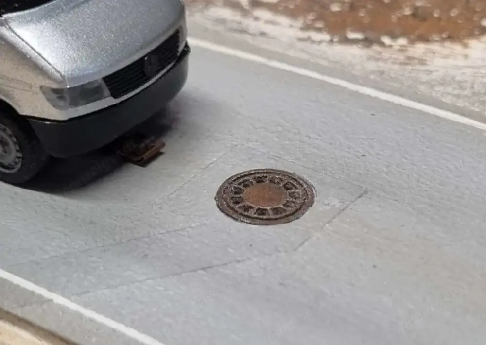 Halterung für Hallsensor und Magnetband für das Carsystem als Kanaldeckel "getarnt"
