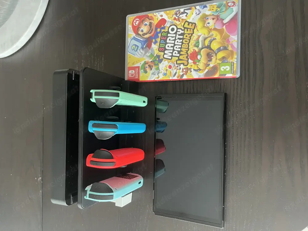 Nintendo Switch Set wie neu, mit 4 Controllern, Ladestation & Mario Party Jamboree Nintendo Switch Set wie neu, mit 4 Controllern, Ladestation & Mario Party Jamboree
