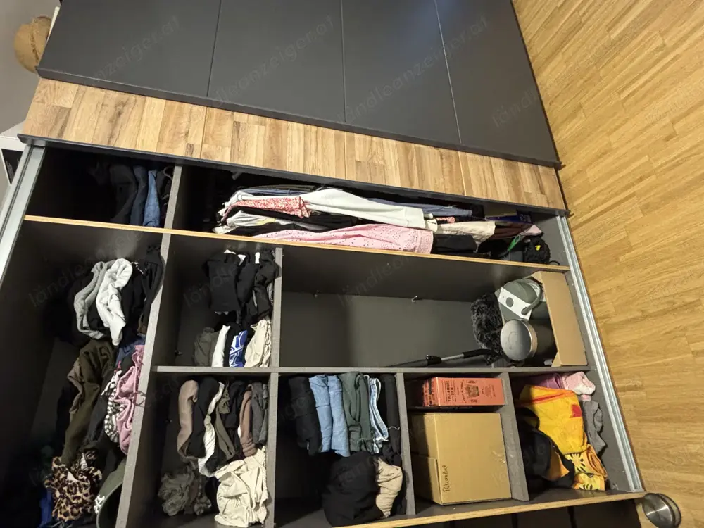Kleiderschrank mit Schwebetüren B270xH210xT64 Kleiderschrank mit Schwebetüren B270xH210xT64