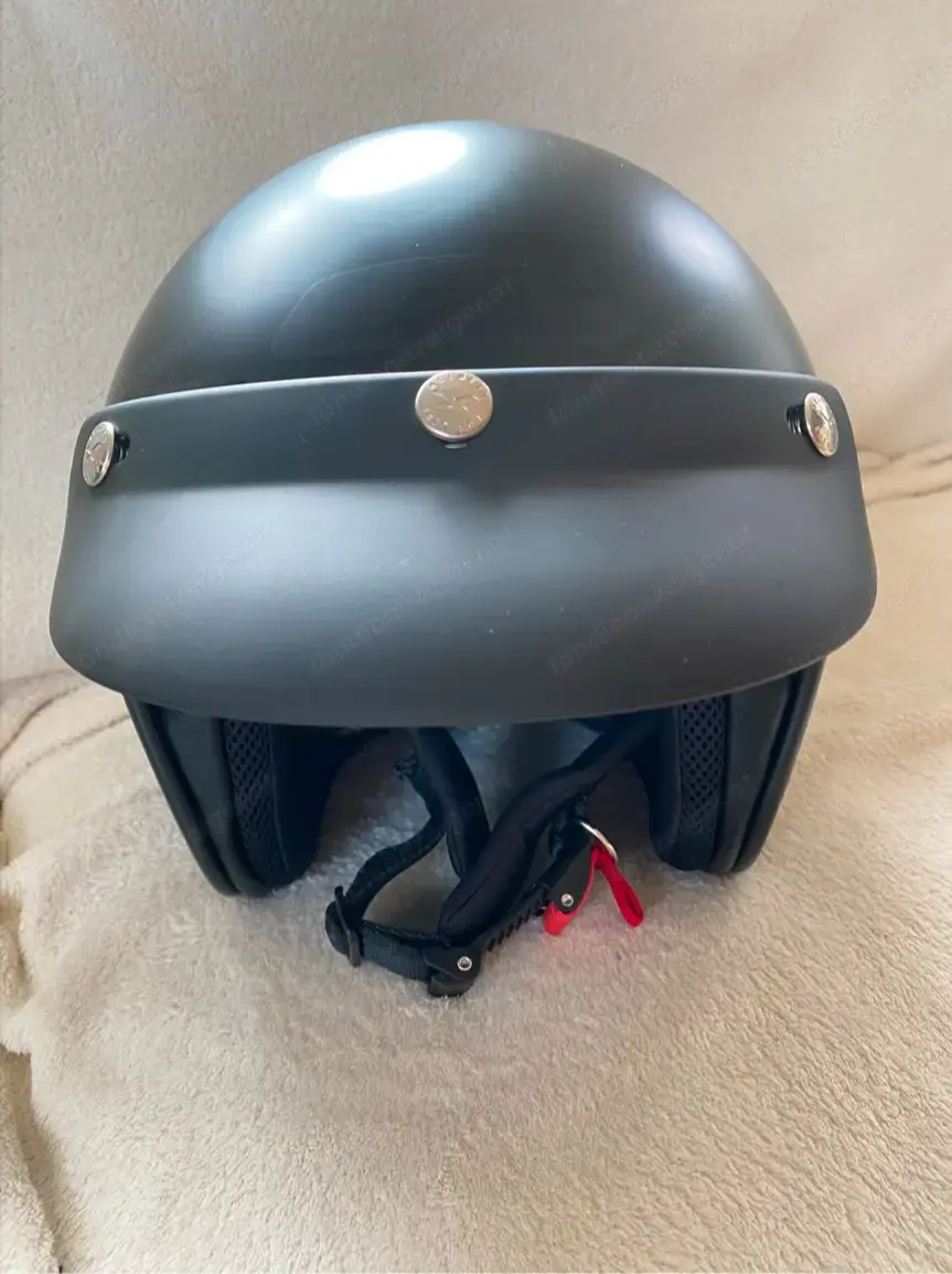 Cooler Helm für Vespa- und Rollerfahrer Cooler Helm für Vespa- und Rollerfahrer