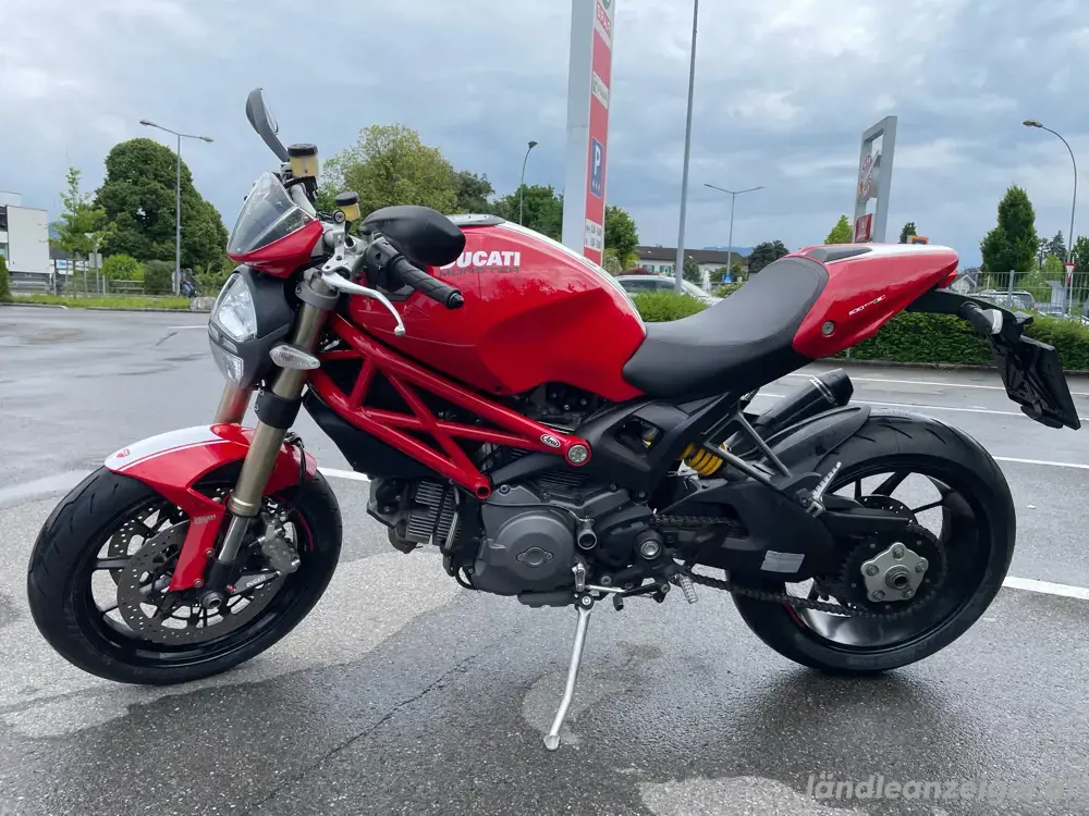 Ducati Monster 1100 EVO Ducati Monster 1100 EVO