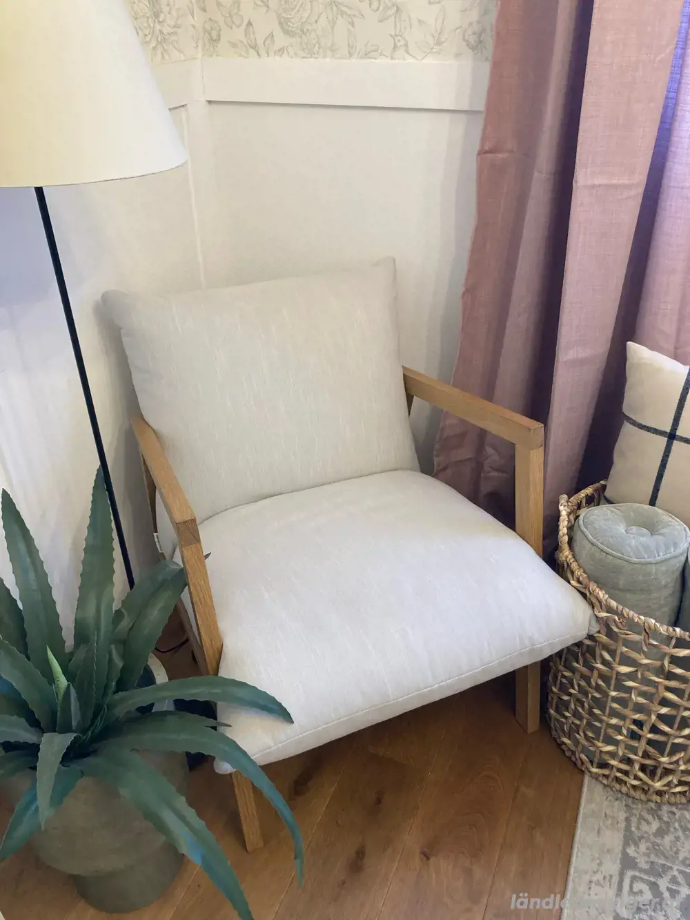 Sessel in beige weiß Sessel in beige weiß