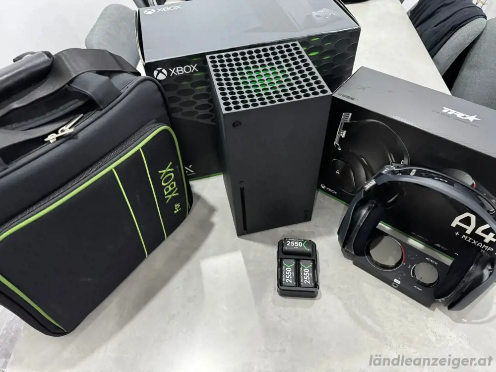 Xbox serie X schwarz spielkonsole mit kopförer und pro kontrollern OVP , zustand sehr guten +schwarz Xbox serie X schwarz spielkonsole mit kopförer und pro kontrollern OVP , zustand sehr guten +schwarz