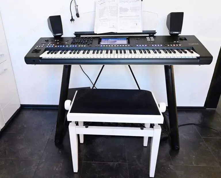 Yamaha Genos XXL Paket mit Lautsprechern MS01