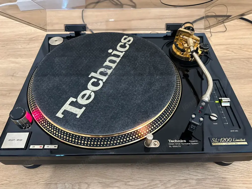 Technics SL-1200 Ltd Limited Gold Plattenspieler