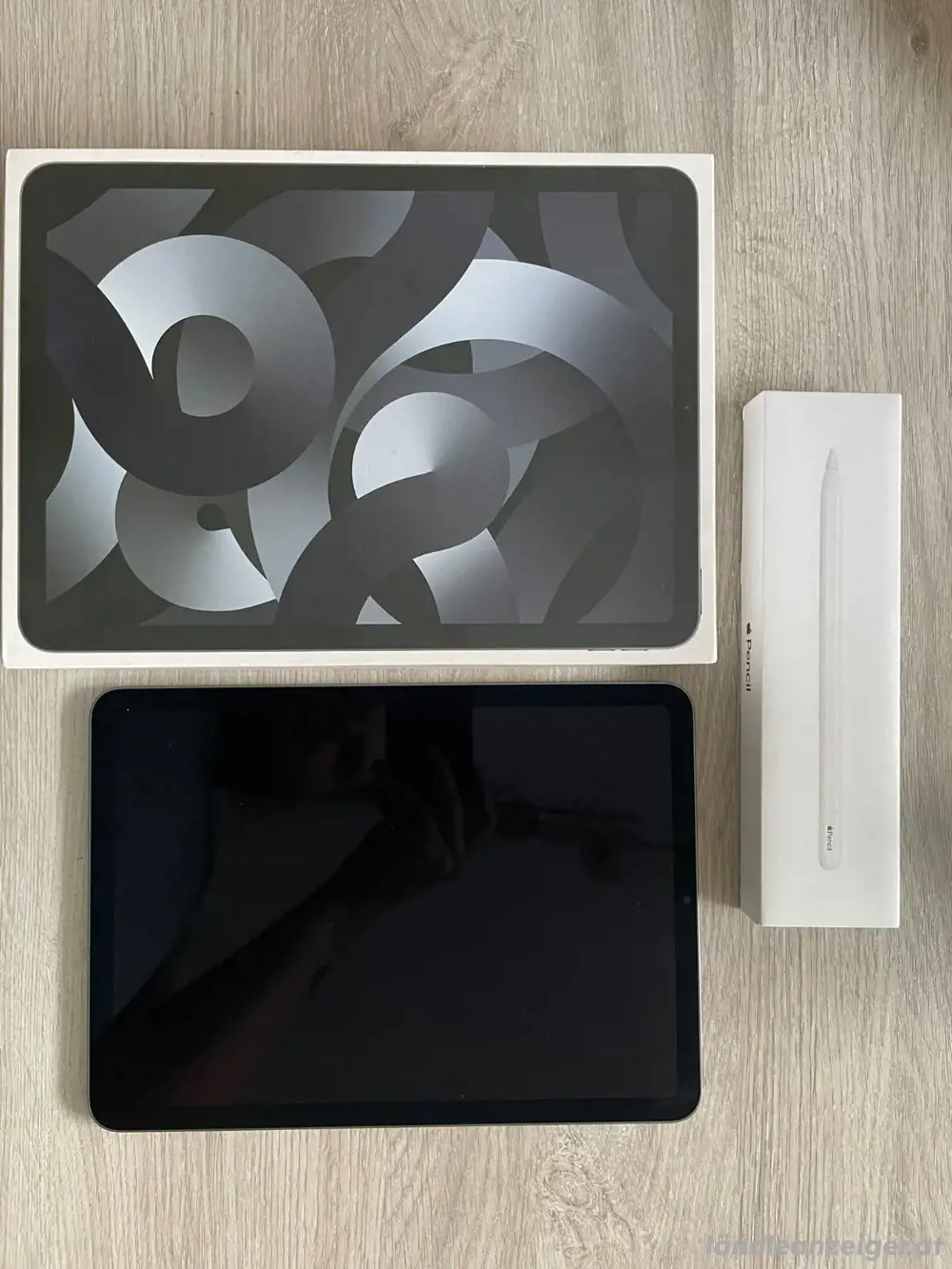 iPad Air 5. Gen 64GB, Wi-Fi, 10,9 Zoll - Space Grau mit Apple Pencil iPad Air 5. Gen 64GB, Wi-Fi, 10,9 Zoll - Space Grau mit Apple Pencil